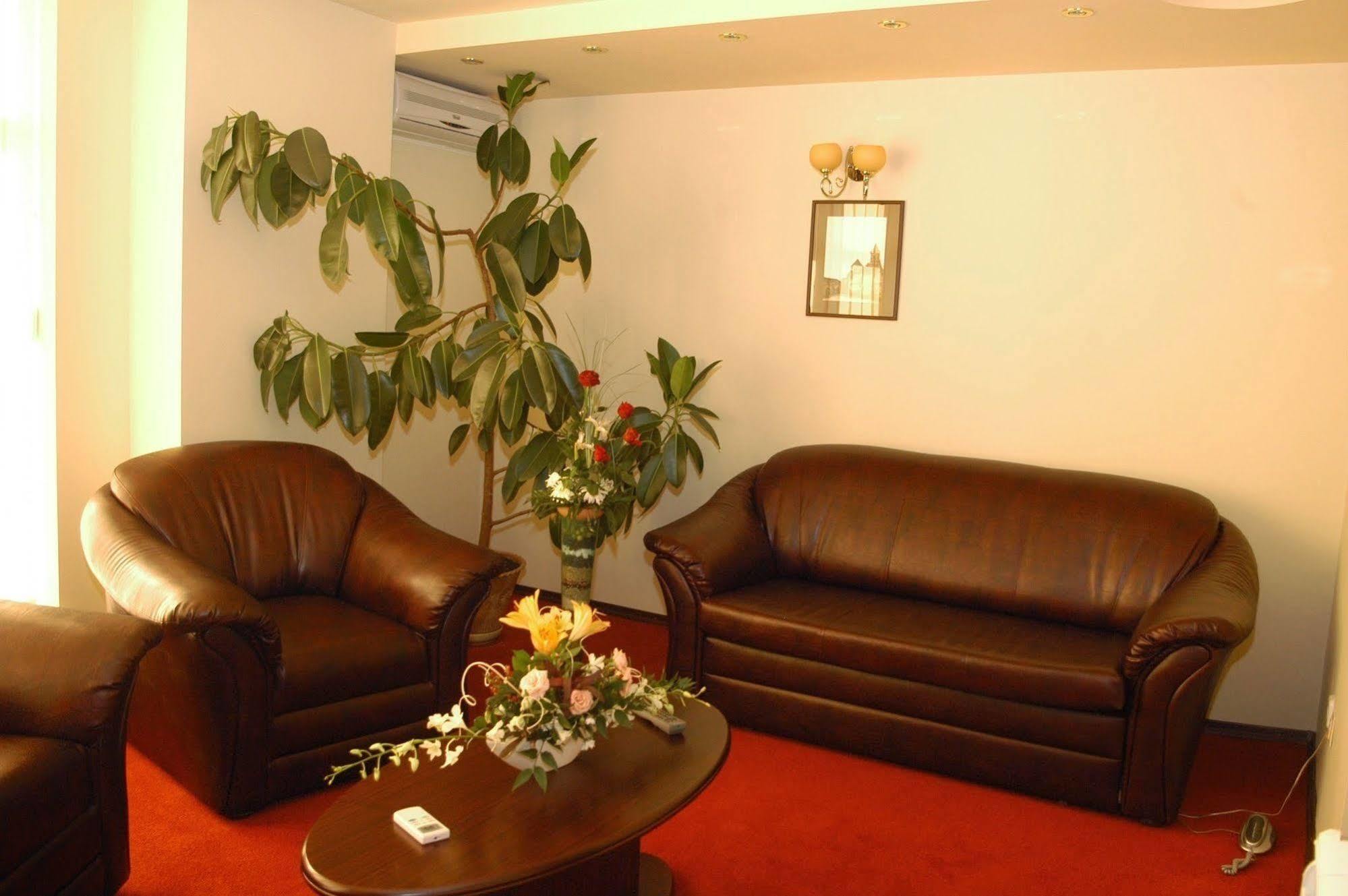 Hotel Regat Pitesti Bagian luar foto