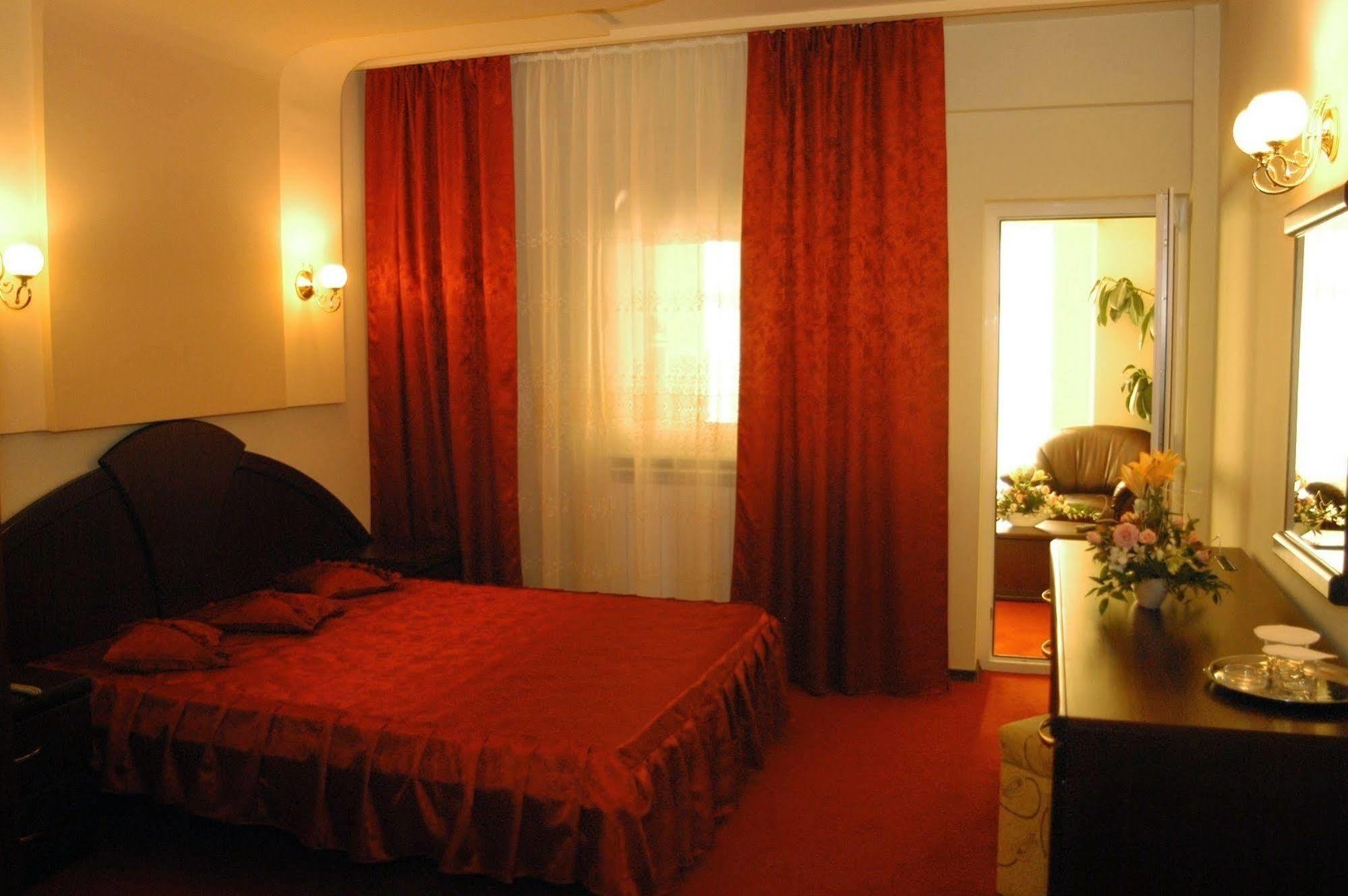 Hotel Regat Pitesti Bagian luar foto