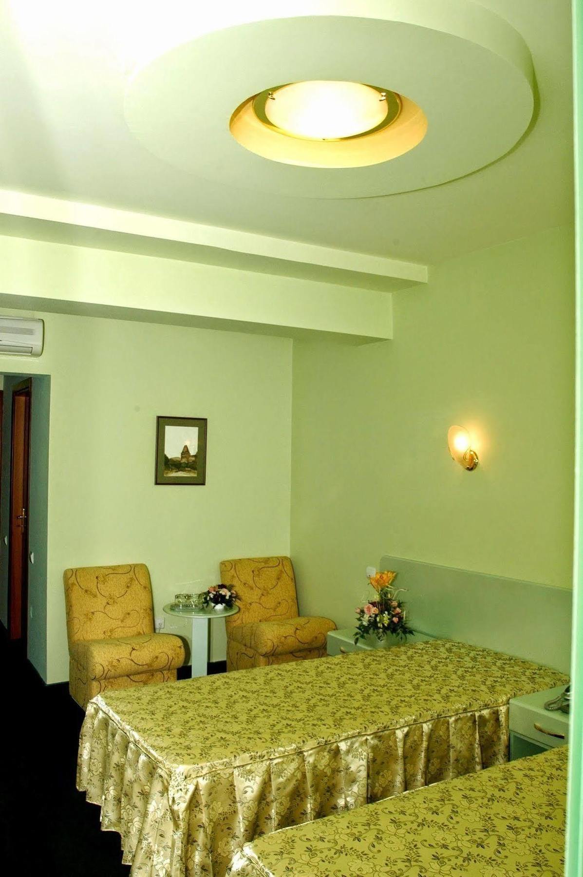 Hotel Regat Pitesti Bagian luar foto