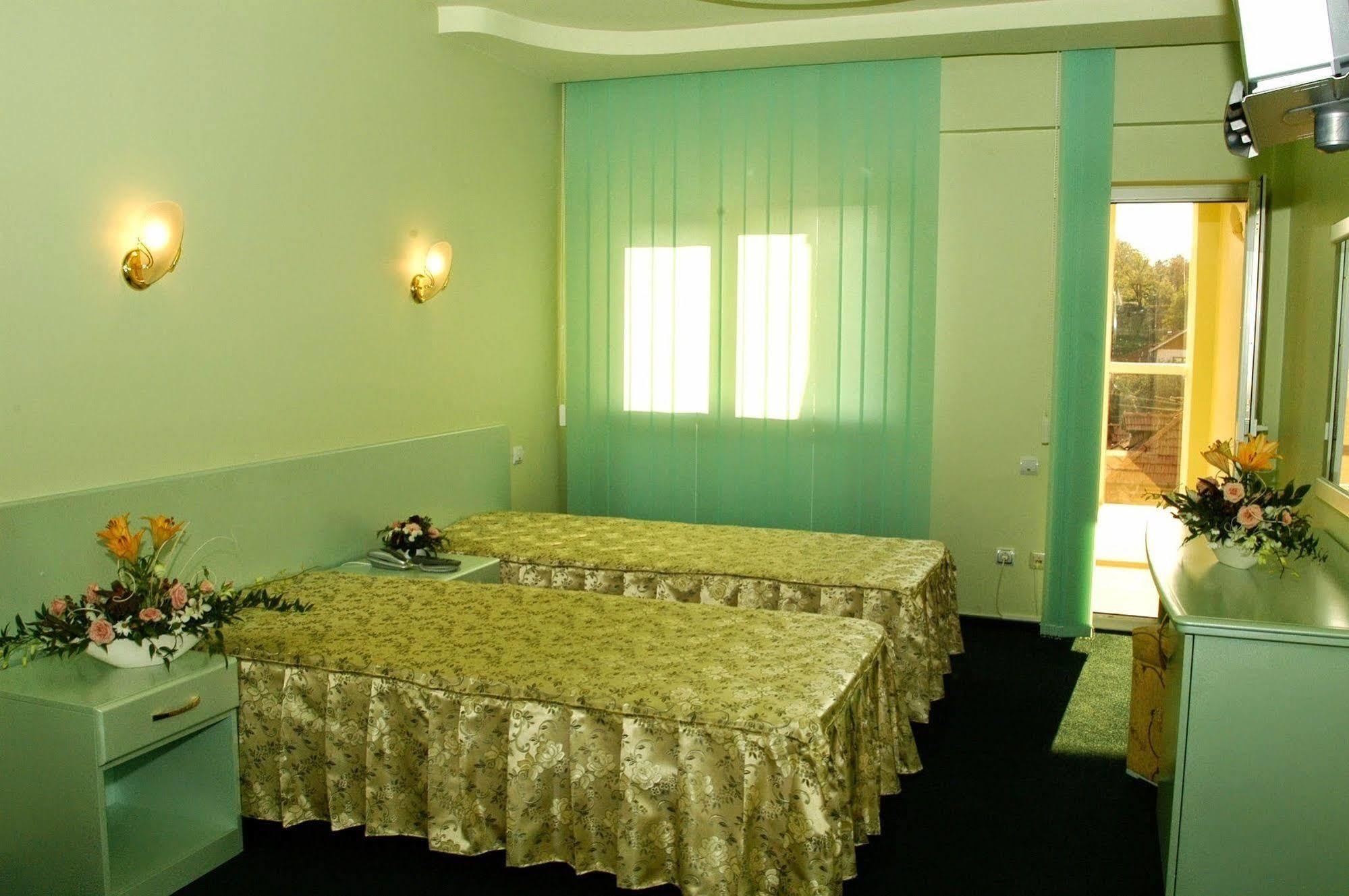 Hotel Regat Pitesti Bagian luar foto